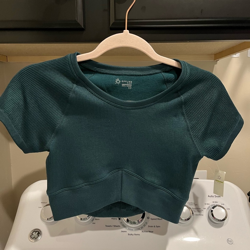 Aerie (Offline) cropped workout tee.